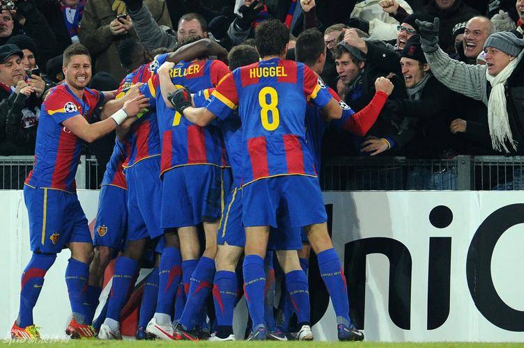 包含弗赖堡德甲征程：实力出众，展现强大实力的词条