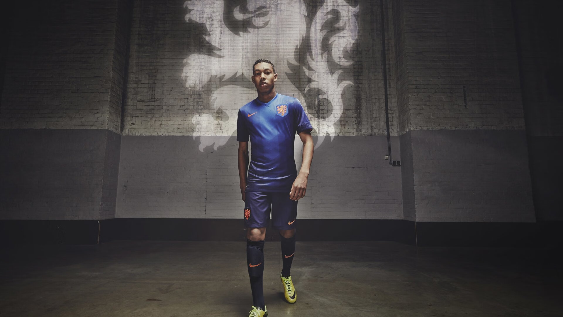 当几内亚遇上国际米兰，凯恩教科书级表现诠释现代前锋的终极形态