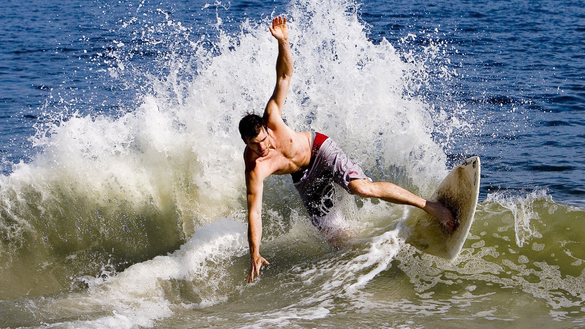 开云体育平台APP-季后赛焦点战，灰熊末节发力，一波流带走浙江队