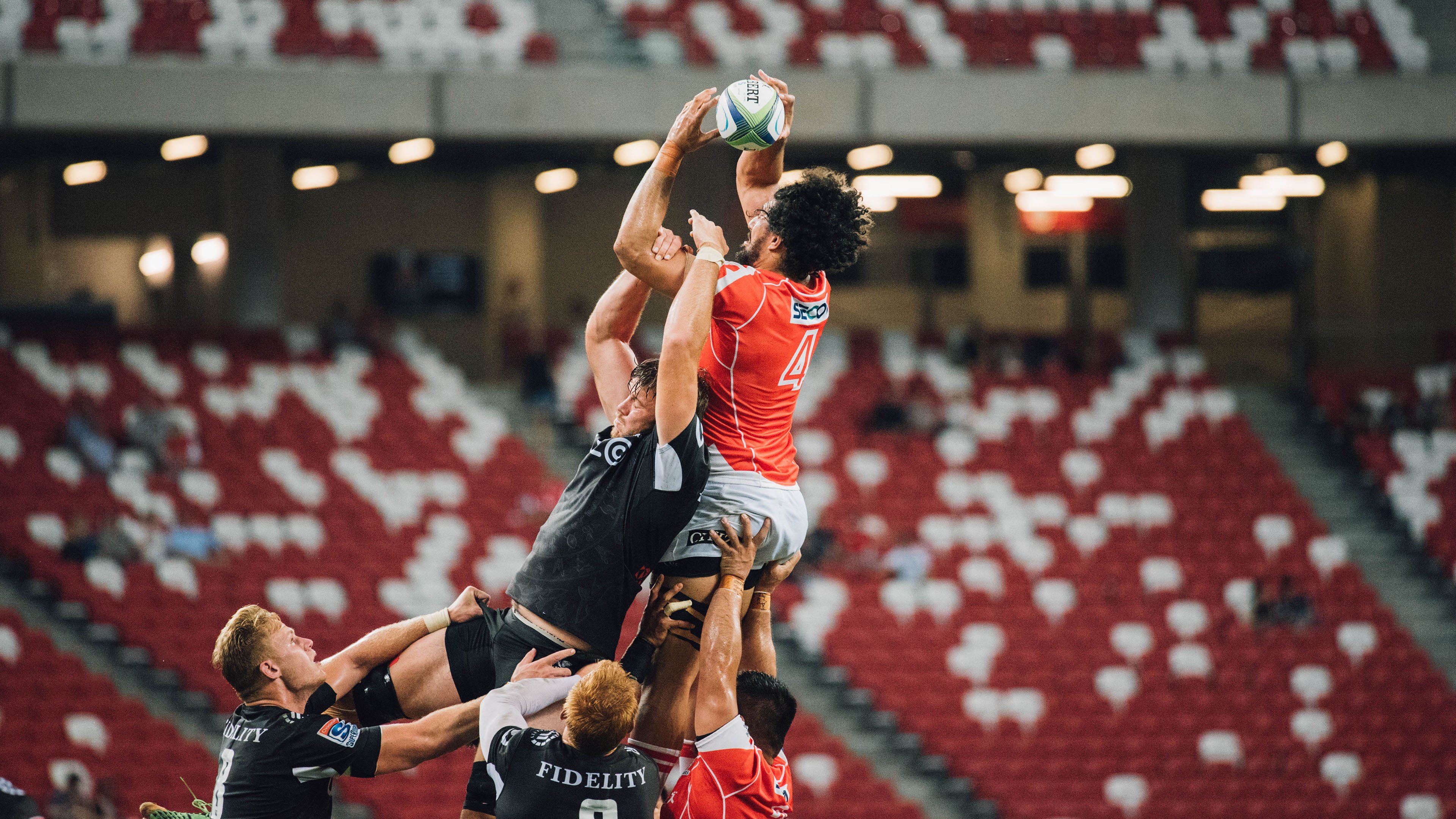 赛道上的英伦玫瑰,阿斯顿马丁鏖战雷诺车队,勒克莱尔带队取胜